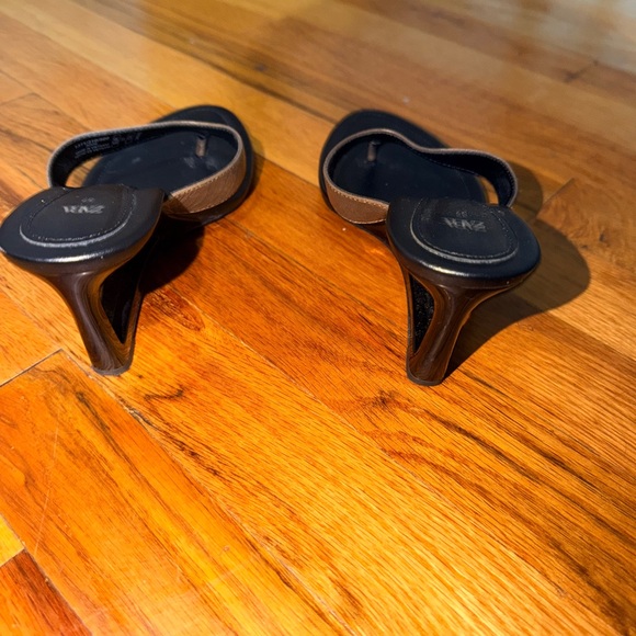 Zara Elegant Black and Tan Sandals - Picture 4 of 5